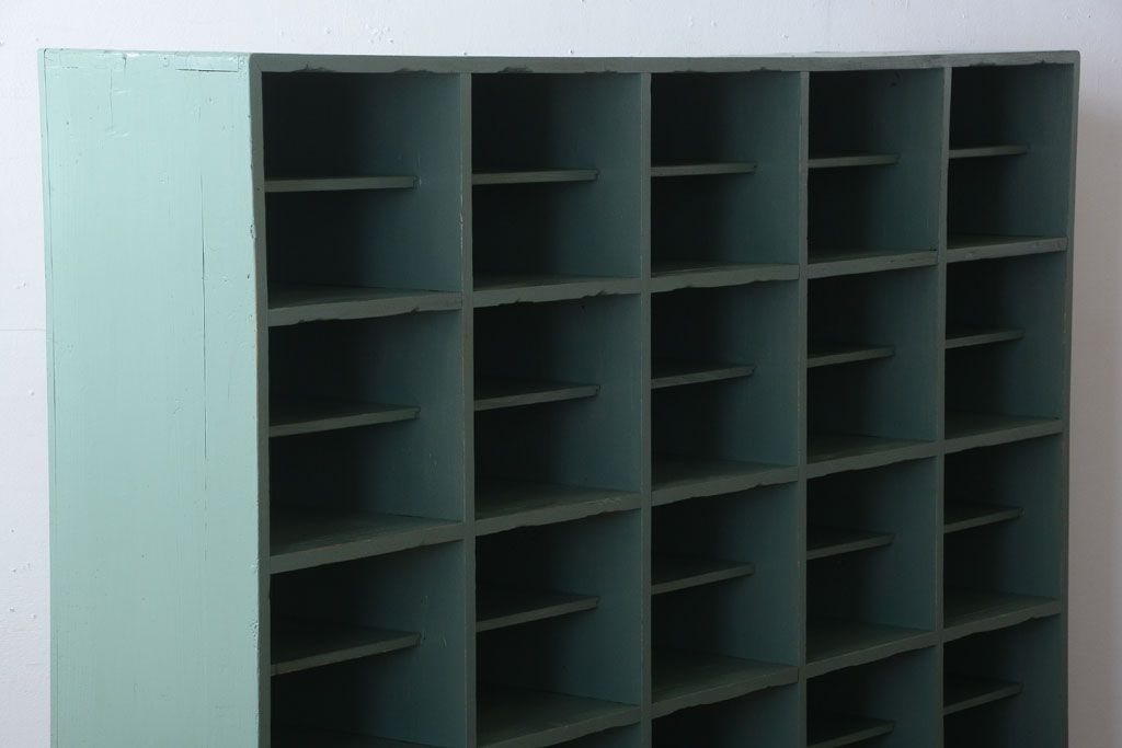 アンティーク家具　アンティークペイント　脚付き!大きなマス目棚(下駄箱)