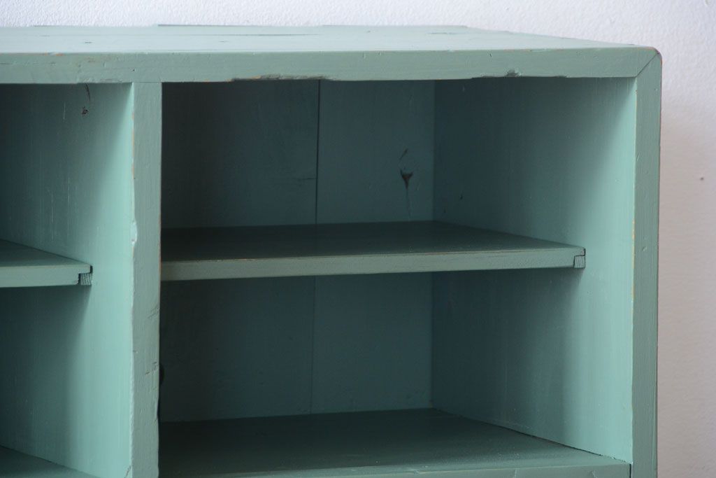アンティーク家具　アンティークペイント　脚付き!大きなマス目棚(下駄箱)