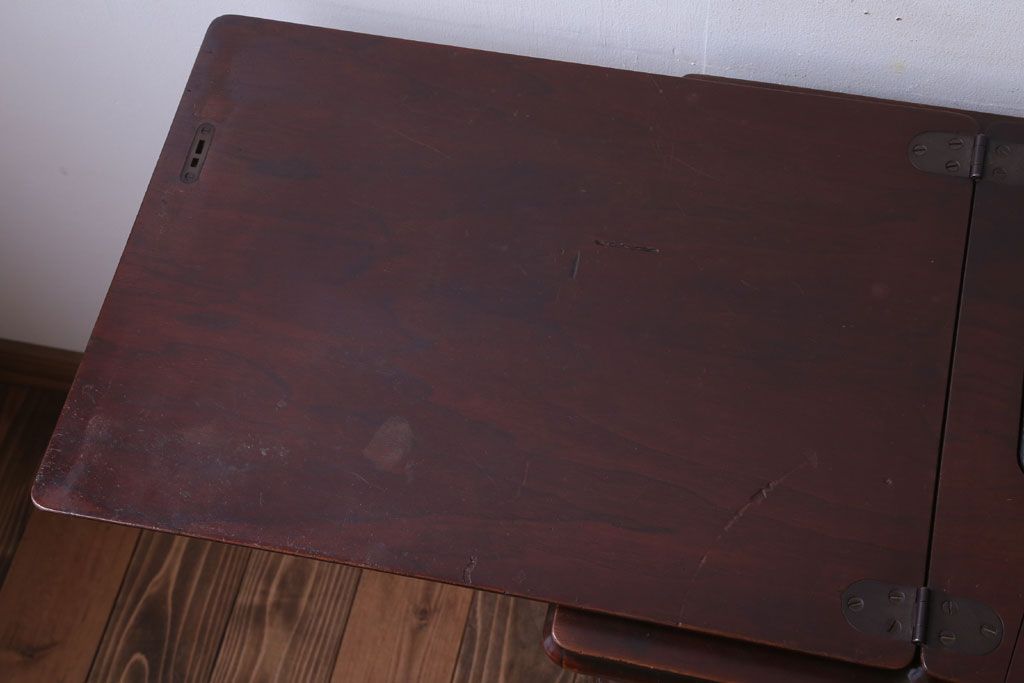 アンティーク家具　アンティーク　ストレートレッグの2杯引き出しシンガーミシンテーブル
