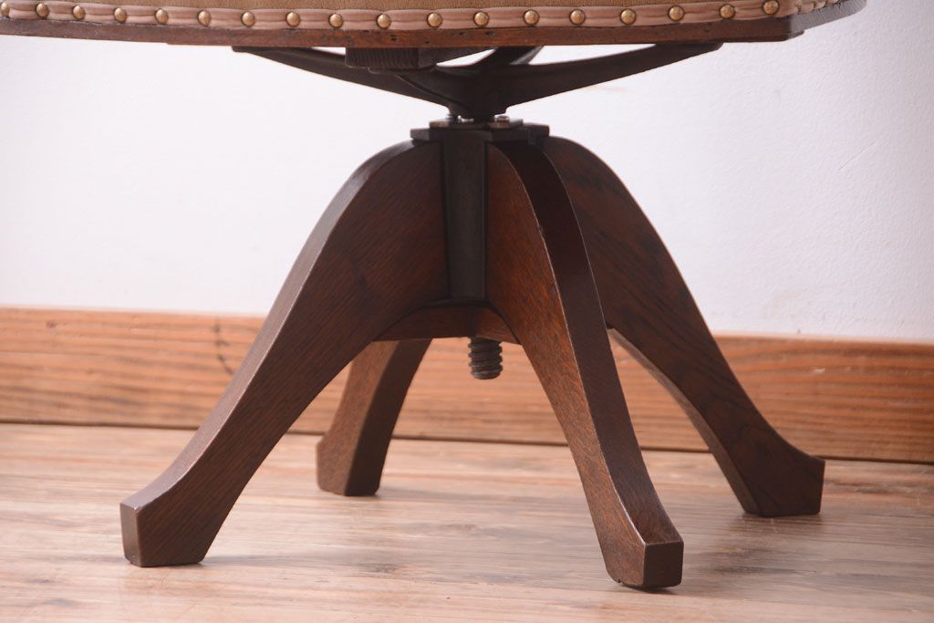 アンティーク家具　和製アンティーク　アーム付きのシックな回転椅子(3)