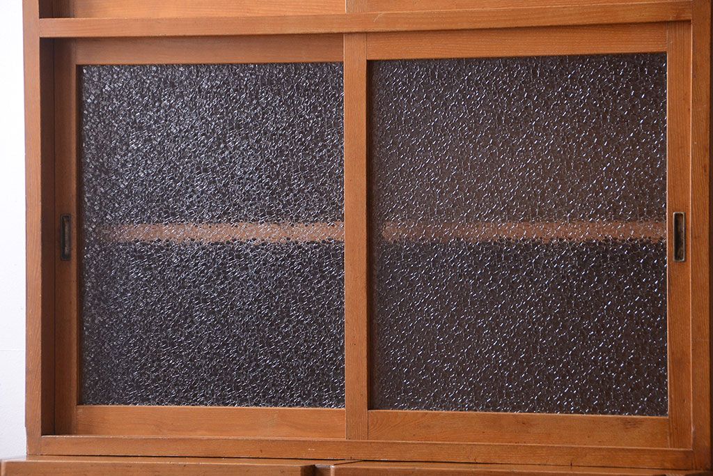 レトロ家具　昭和レトロ　プレスガラス入り!上品なカップボード(食器棚)