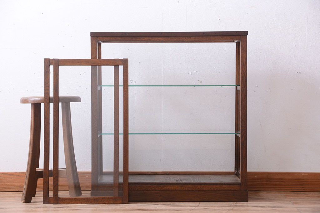 レトロ家具　和製アンティーク　古いタモ材のレトロな台形型ガラスケース