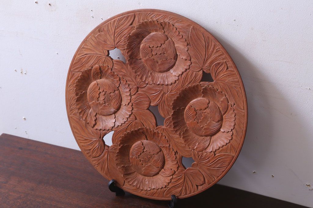 アンティーク雑貨　和製アンティーク　牡丹柄の古い木彫りプレート(盆)(軽井沢彫・日光彫)