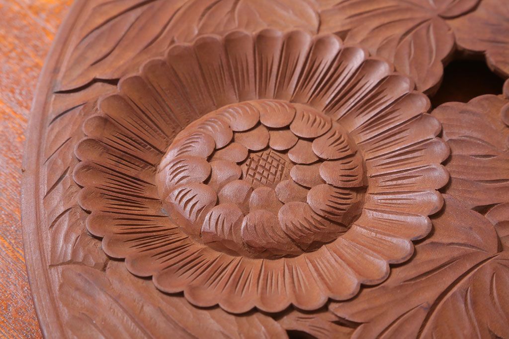 アンティーク雑貨　和製アンティーク　ひまわり柄の古い木彫りプレート(盆)(軽井沢彫・日光彫)