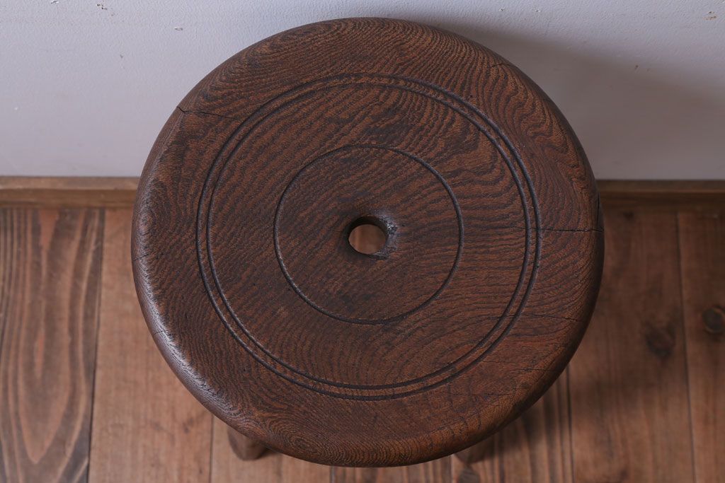 レトロ家具　アンティーク　古い木のレトロな丸スツール