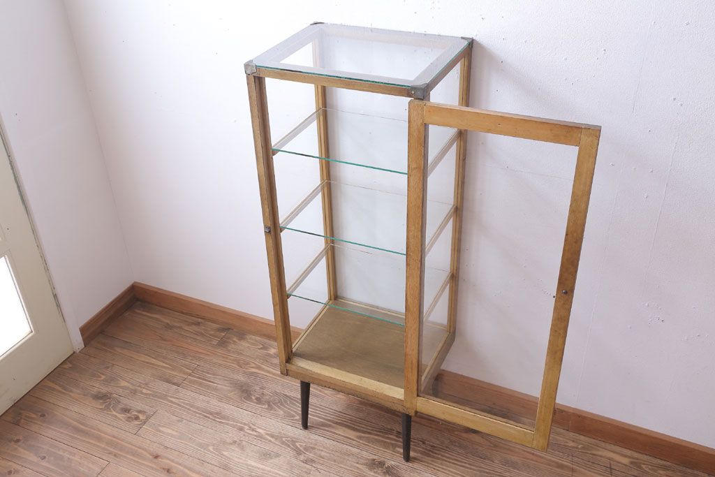 レトロ家具　昭和レトロ　脚付き!小ぶりな縦型ガラスケース(2)