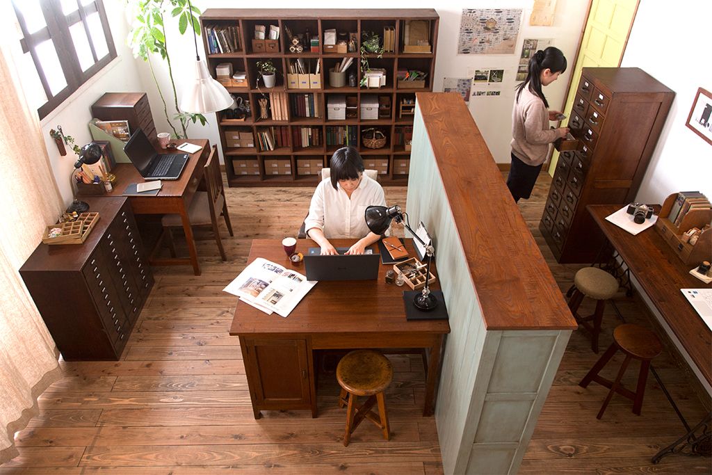 アンティーク家具　アンティーク　古い木のおしゃれでシャビーな丸スツール(3)