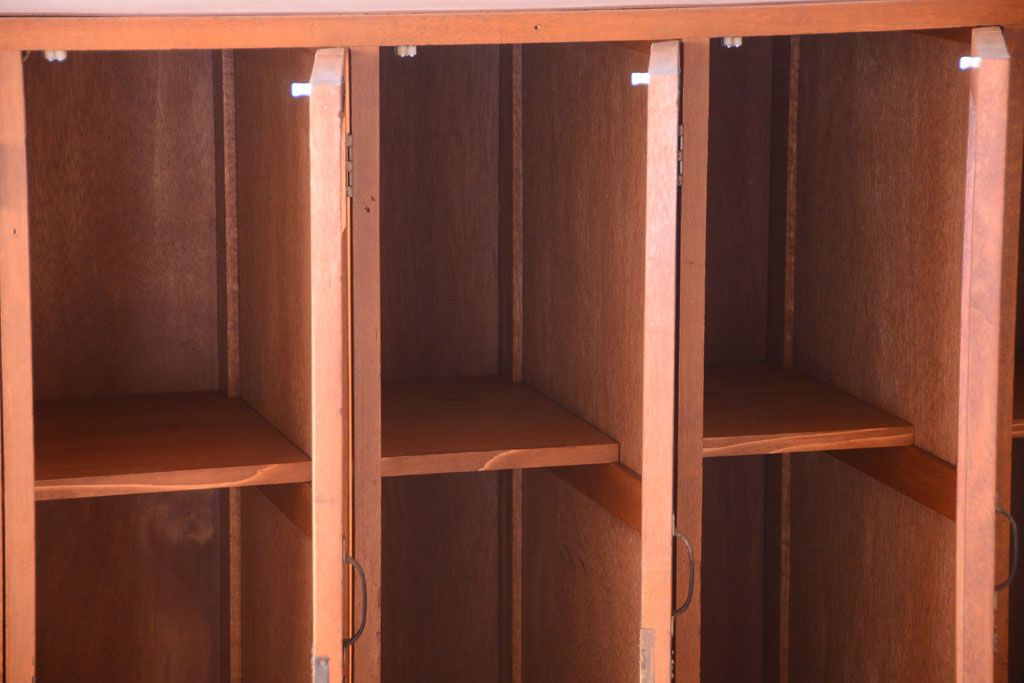 アンティーク家具　和製アンティーク　モールガラス入り!ネームプレート付きの古いロッカー