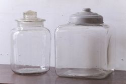 アンティーク雑貨　昭和レトロ　ガラス蓋とブリキ蓋のガラス瓶2個セット