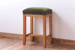 レトロ家具　アンティーク　古い木のレトロなクッション座面角スツール