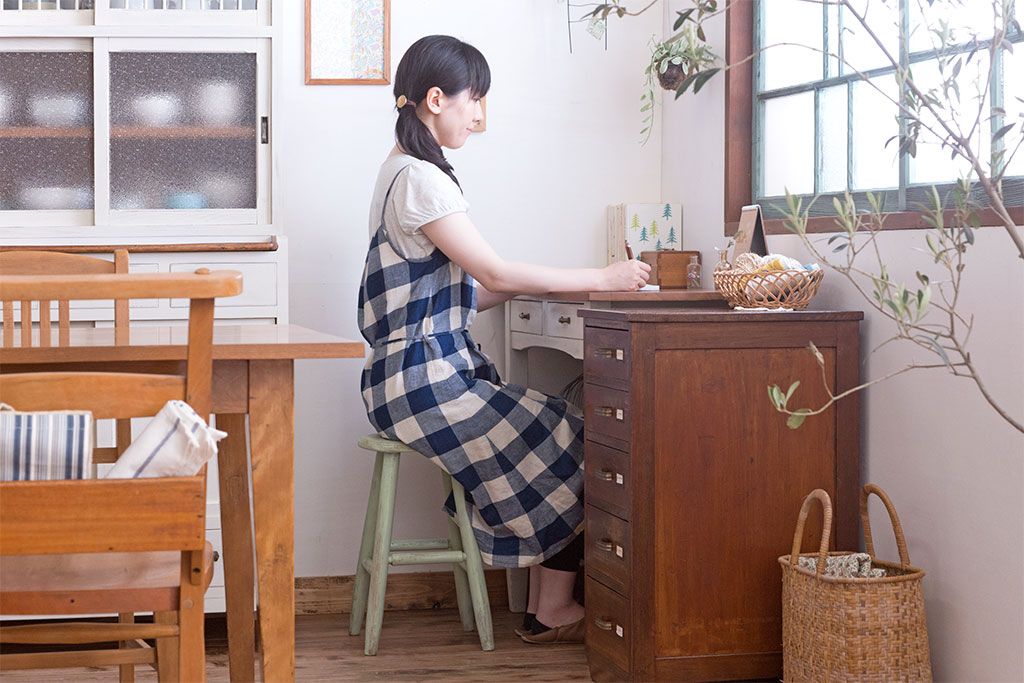 アンティーク家具　アンティーク　ネームプレート!デスクサイドチェスト(小引き出し)