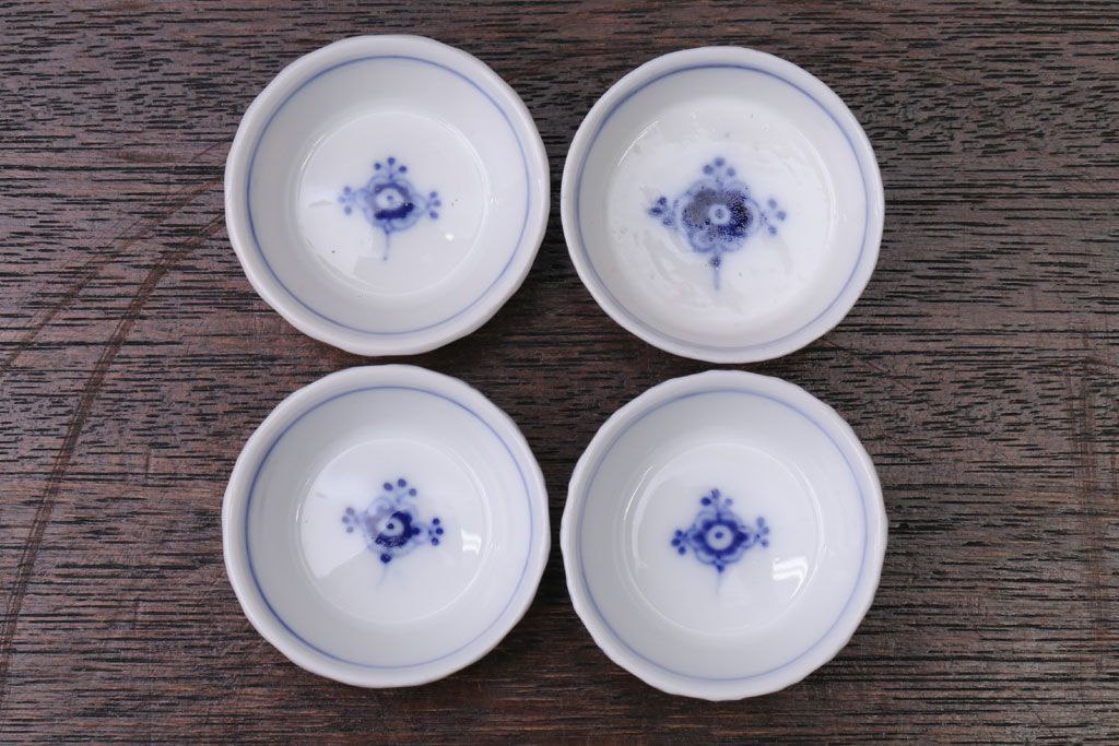 アンティーク雑貨　中古　ROYAL COPENHAGEN(ロイヤルコペンハーゲン)　BLUE FLUTED FULL LACE(ブルーフルーテッド フルレース) 小皿&ソーサー4客セット(洋食器)