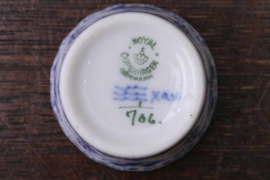 アンティーク雑貨　中古　ROYAL COPENHAGEN(ロイヤルコペンハーゲン)　BLUE FLUTED FULL LACE(ブルーフルーテッド フルレース) 小皿&ソーサー4客セット(洋食器)