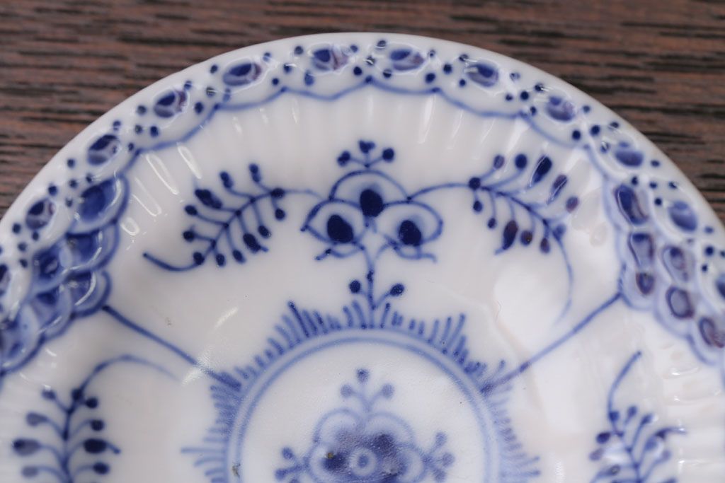 アンティーク雑貨　中古　ROYAL COPENHAGEN(ロイヤルコペンハーゲン)　BLUE FLUTED FULL LACE(ブルーフルーテッド フルレース) 小皿&ソーサー4客セット(洋食器)