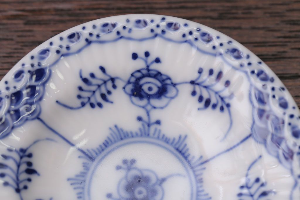 アンティーク雑貨　中古　ROYAL COPENHAGEN(ロイヤルコペンハーゲン)　BLUE FLUTED FULL LACE(ブルーフルーテッド フルレース) 小皿&ソーサー4客セット(洋食器)