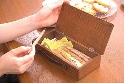 アンティーク雑貨　アンティーク　古い木製の小さな収納ケース(2)