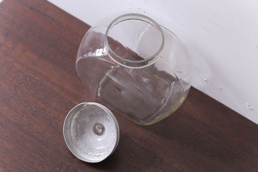 アンティーク雑貨　昭和レトロ　蓋付き!アンティークのガラス瓶(ビン)(2)