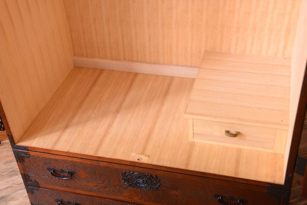 中古　民芸家具　玉杢・内桐材製の高級ワードローブ(定価約62万円)