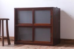アンティーク家具　和製アンティーク　すりガラス入り!古い木のシンプルな戸棚(収納棚)