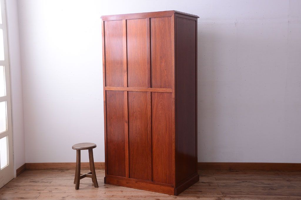 中古　高級品　彫刻が美しい唐木材のワードローブ(クローゼット)(定価約469000円)