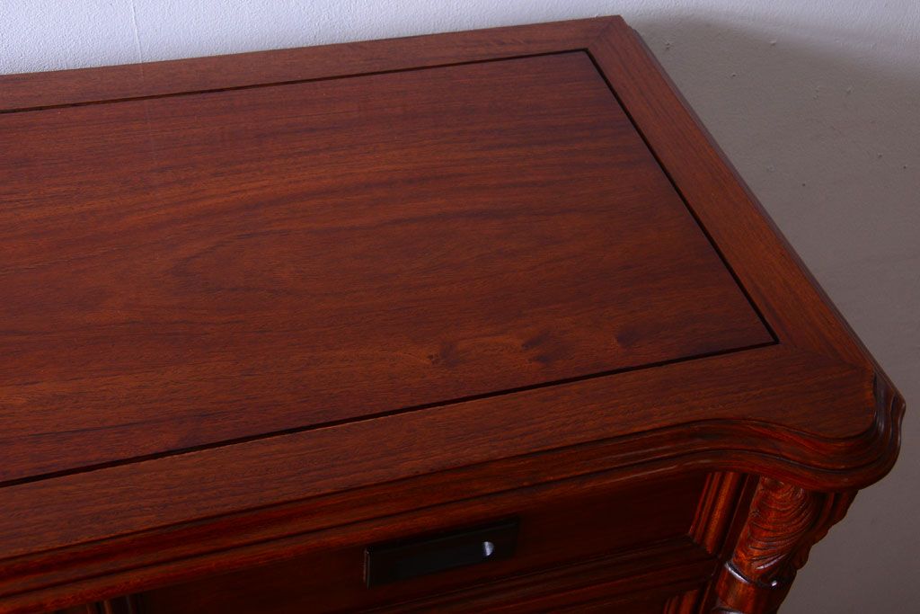 中古　高級品　彫刻が美しい唐木材のチェスト