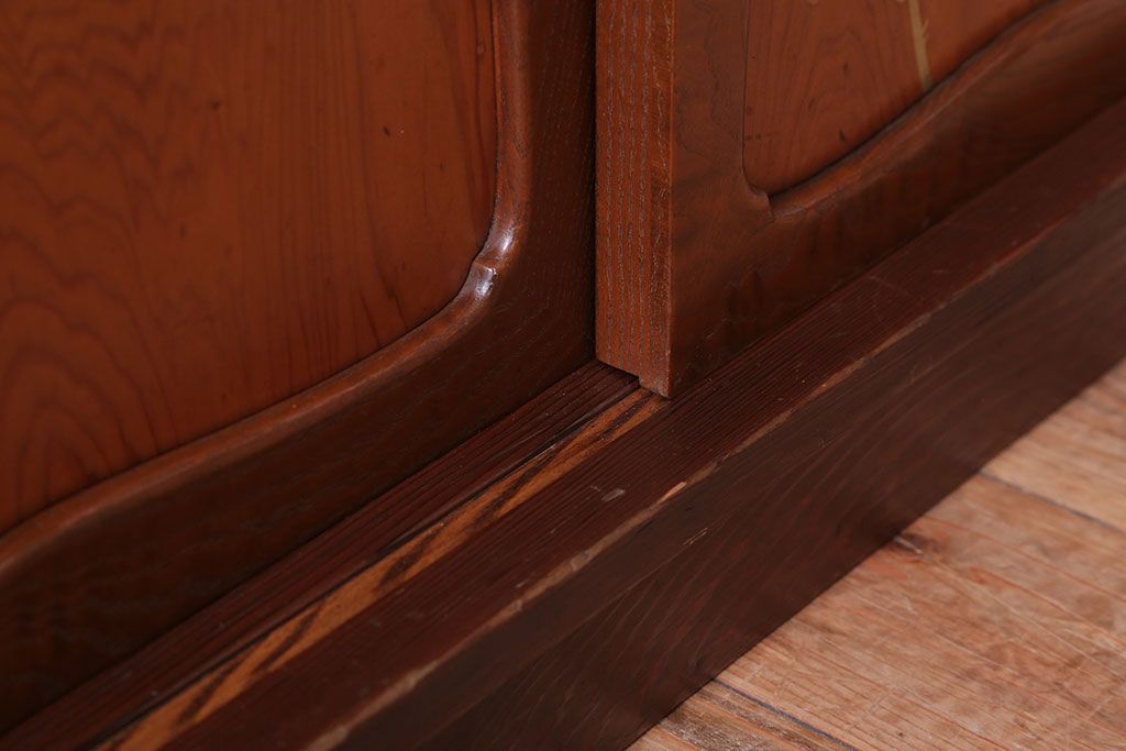 アンティーク家具　和製アンティーク　高級杉材!蒔絵が美しい茶棚(茶箪笥・飾り棚)