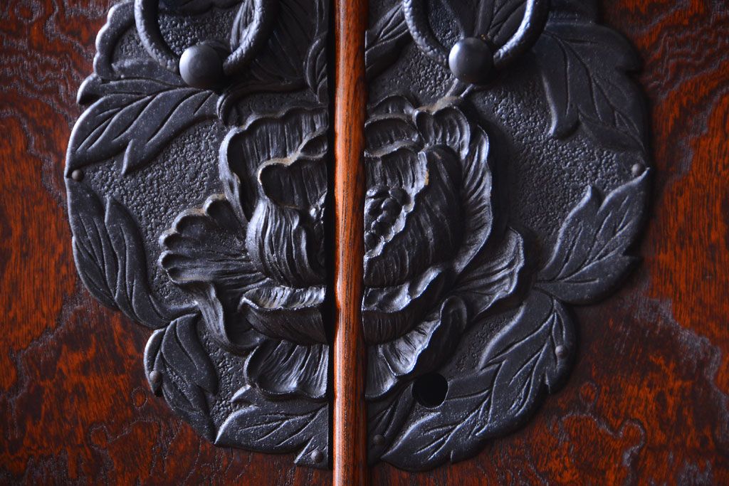 中古　民芸家具　玉杢・内桐材製の高級観音衣装箪笥(桐箪笥、桐たんす)