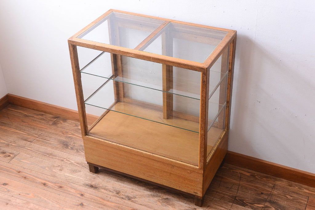 レトロ家具　昭和レトロ　古い木製のシンプルな脚付きガラスケース(ショーケース)(2)
