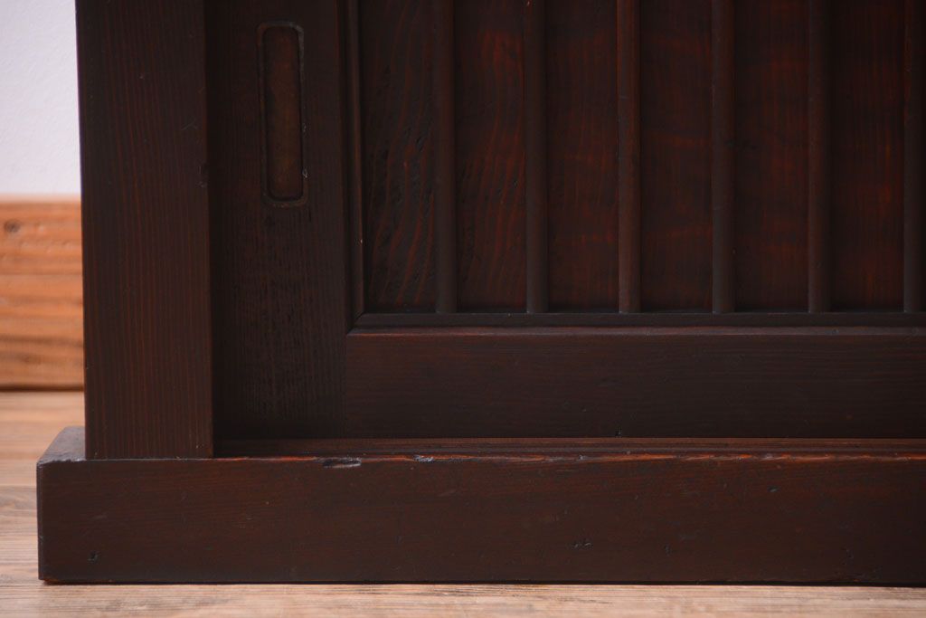 アンティーク家具　古民具・骨董　明治期　和モダンスタイル!上品な時代箪笥ローボード(水屋箪笥、テレビ台、キャビネット、収納棚)