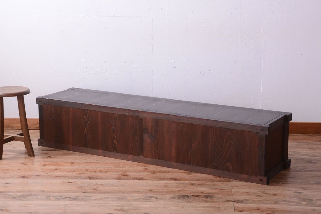 アンティーク家具　古民具・骨董　明治期　和モダンスタイル!上品な時代箪笥ローボード(水屋箪笥、テレビ台、キャビネット、収納棚)