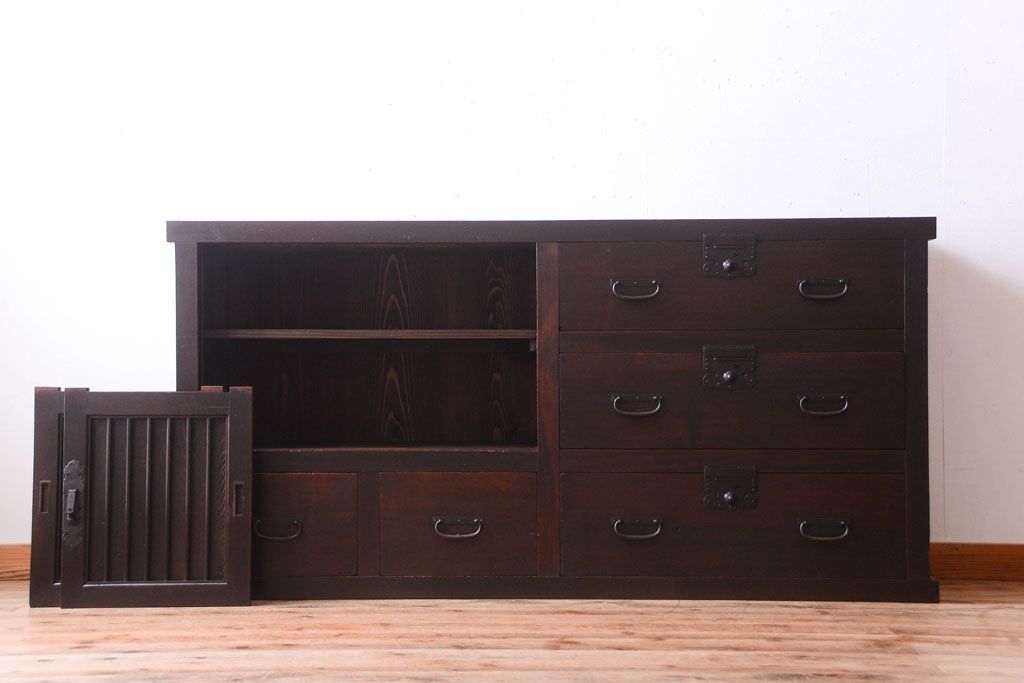 アンティーク家具　古民具・骨董　明治期　和モダンスタイル!収納箪笥ローボード(水屋箪笥、テレビ台、キャビネット、収納棚)(2)