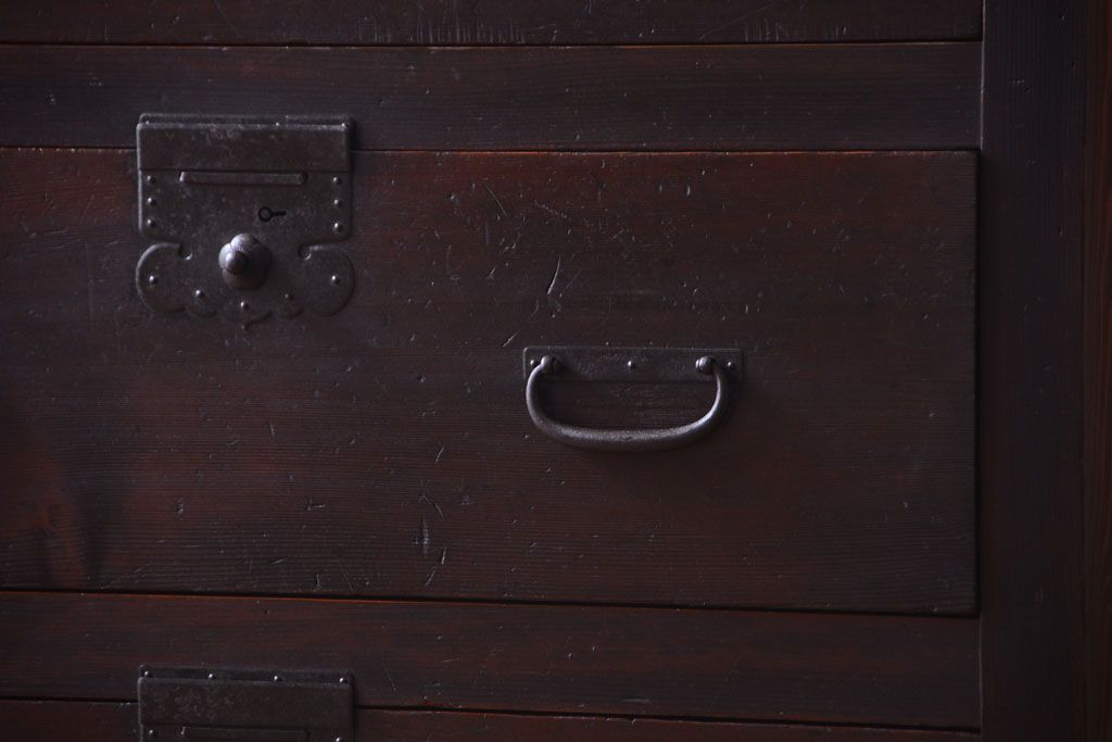 アンティーク家具　古民具・骨董　明治期　和モダンスタイル!収納箪笥ローボード(水屋箪笥、テレビ台、キャビネット、収納棚)(2)