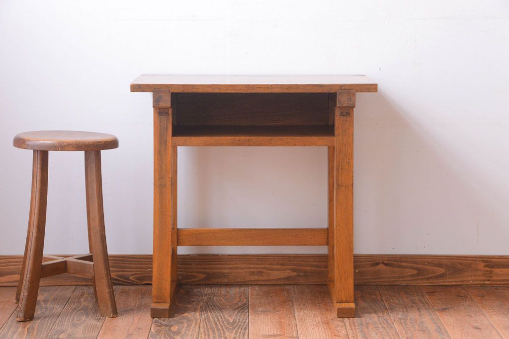 レトロ家具　昭和レトロ　古い学校の木製テーブル(平机)