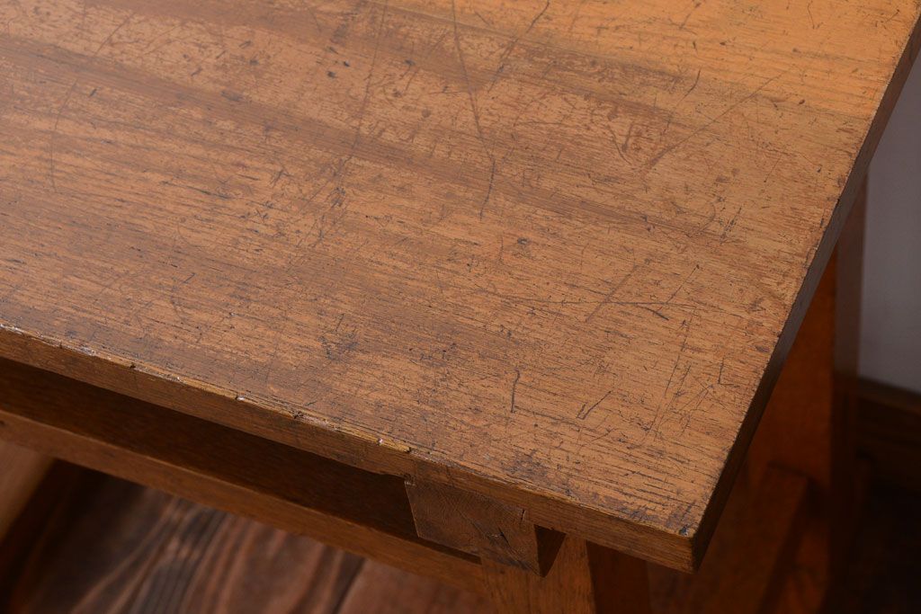 レトロ家具　昭和レトロ　古い学校の木製テーブル(平机)