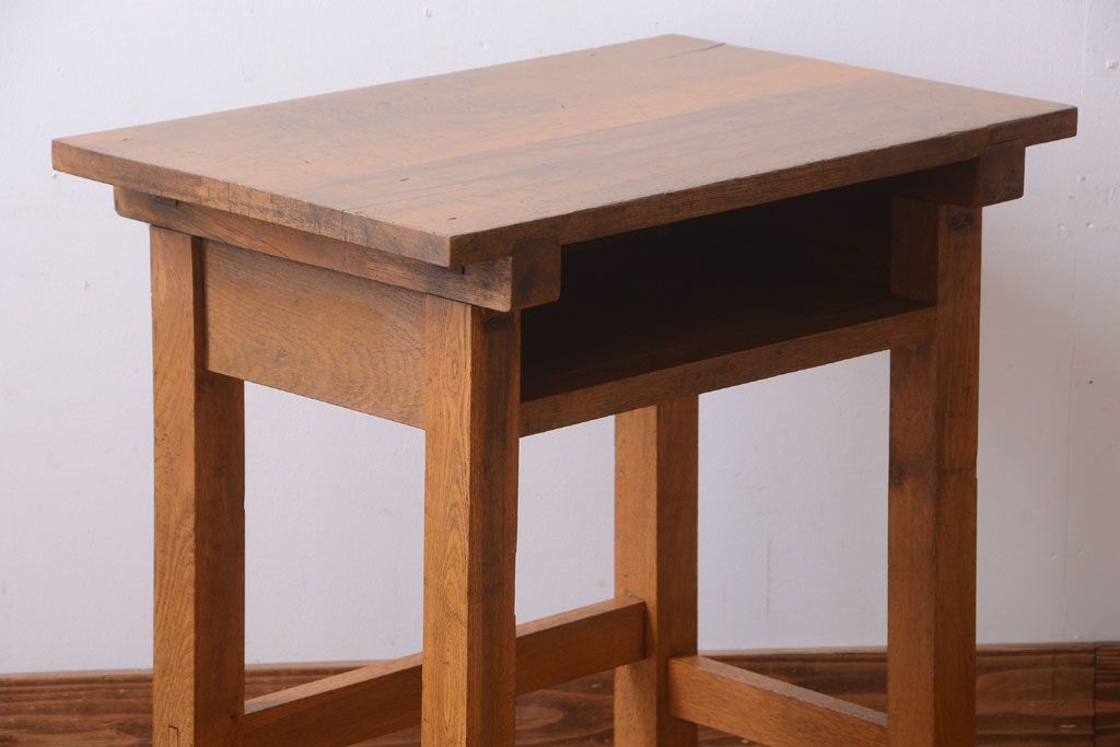 レトロ家具　昭和レトロ　古い学校の木製テーブル(平机)
