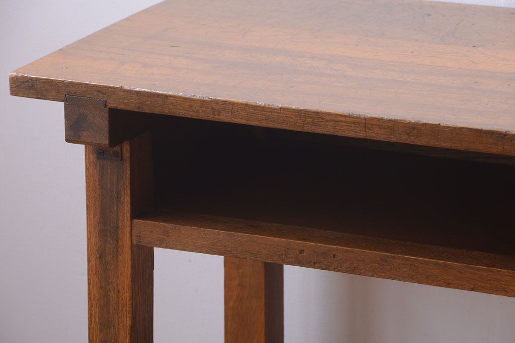 レトロ家具　昭和レトロ　古い学校の木製テーブル(平机)