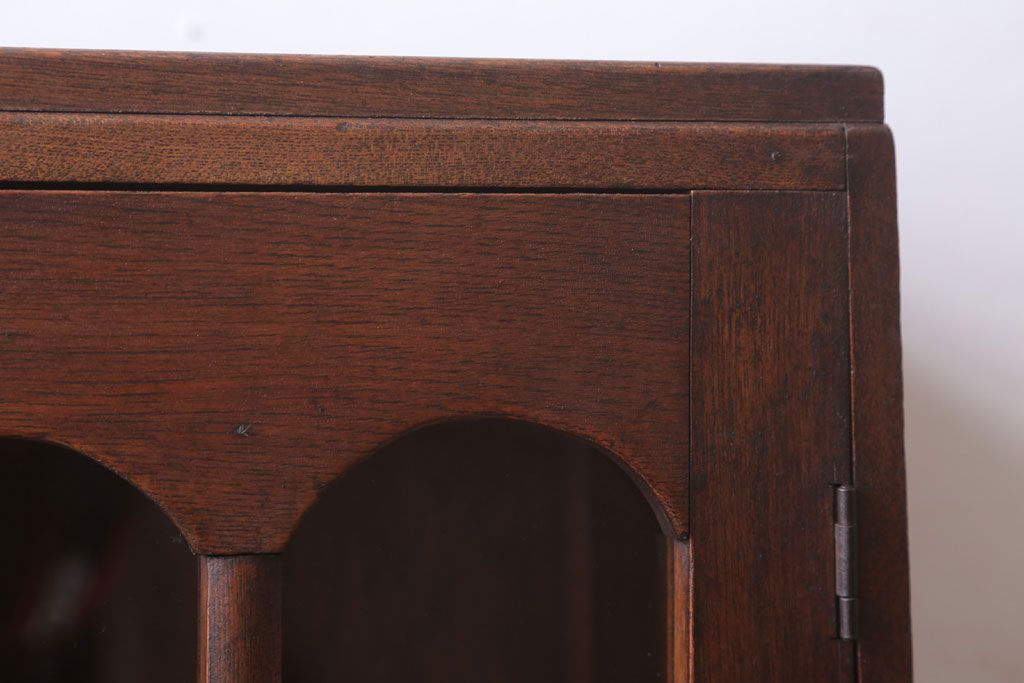 アンティーク家具　和製アンティーク　古い木の上品な小ぶりブックケース(本箱)
