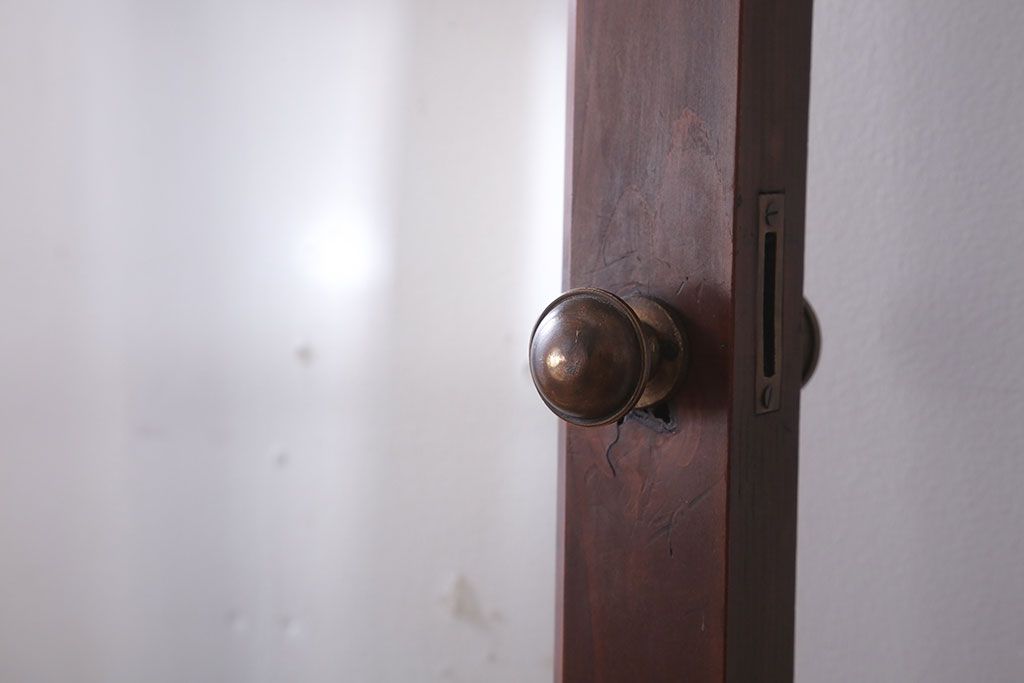 アンティーク　古い木製の折れ戸(折りたたみドア・フォールディングドア)(2)