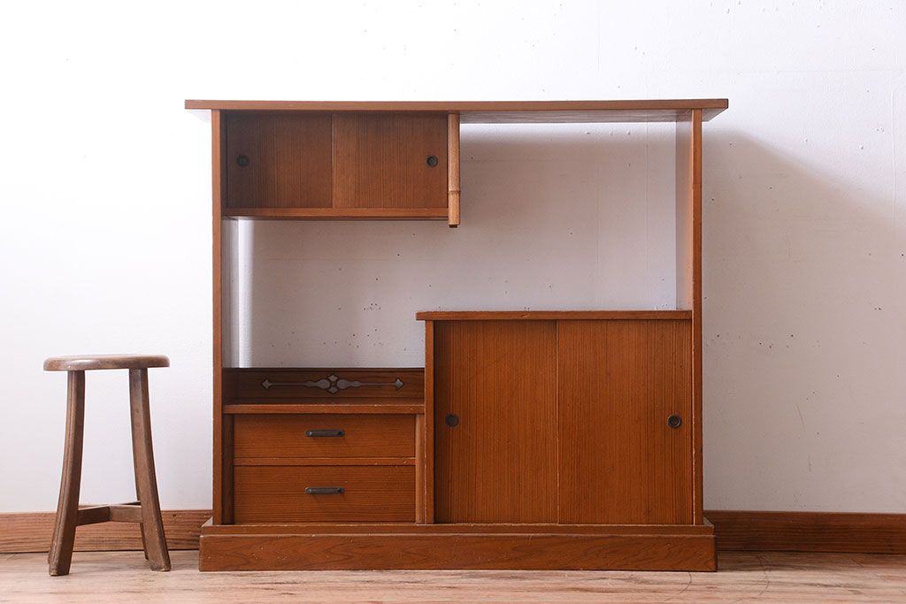レトロ家具　昭和レトロ　古い木製のシンプルな飾り棚(茶棚)