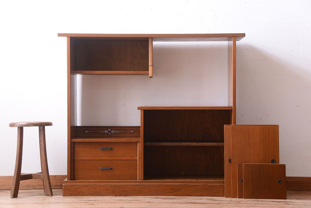 レトロ家具　昭和レトロ　古い木製のシンプルな飾り棚(茶棚)