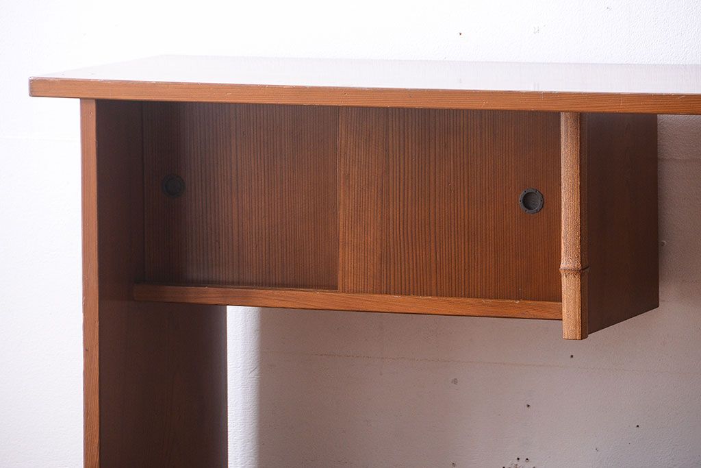 レトロ家具　昭和レトロ　古い木製のシンプルな飾り棚(茶棚)