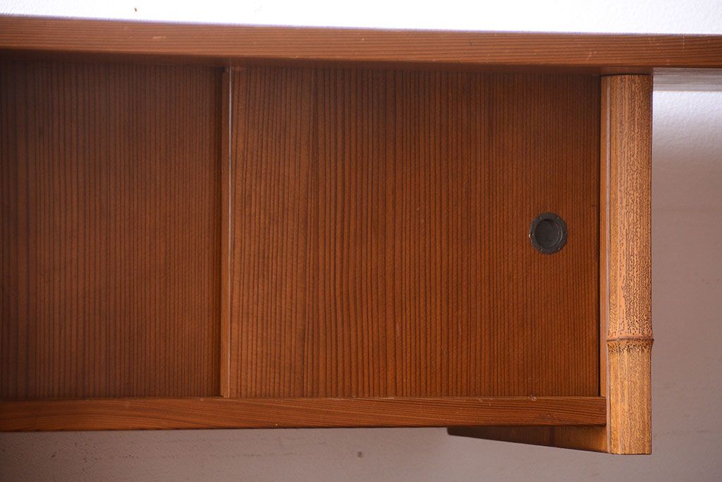 レトロ家具　昭和レトロ　古い木製のシンプルな飾り棚(茶棚)