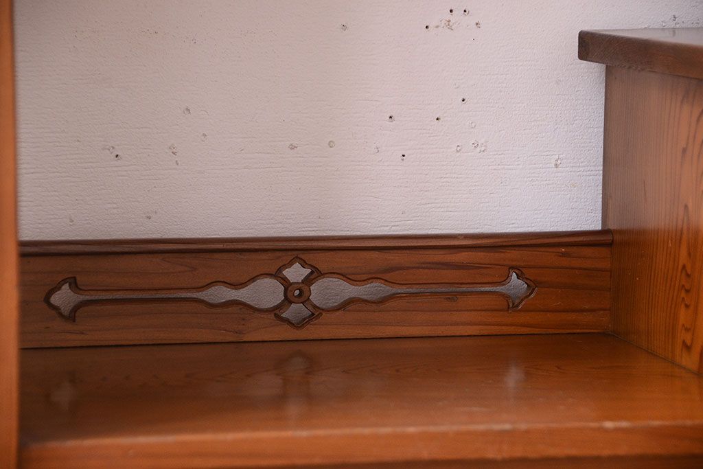 レトロ家具　昭和レトロ　古い木製のシンプルな飾り棚(茶棚)