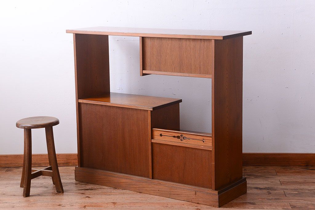 レトロ家具　昭和レトロ　古い木製のシンプルな飾り棚(茶棚)