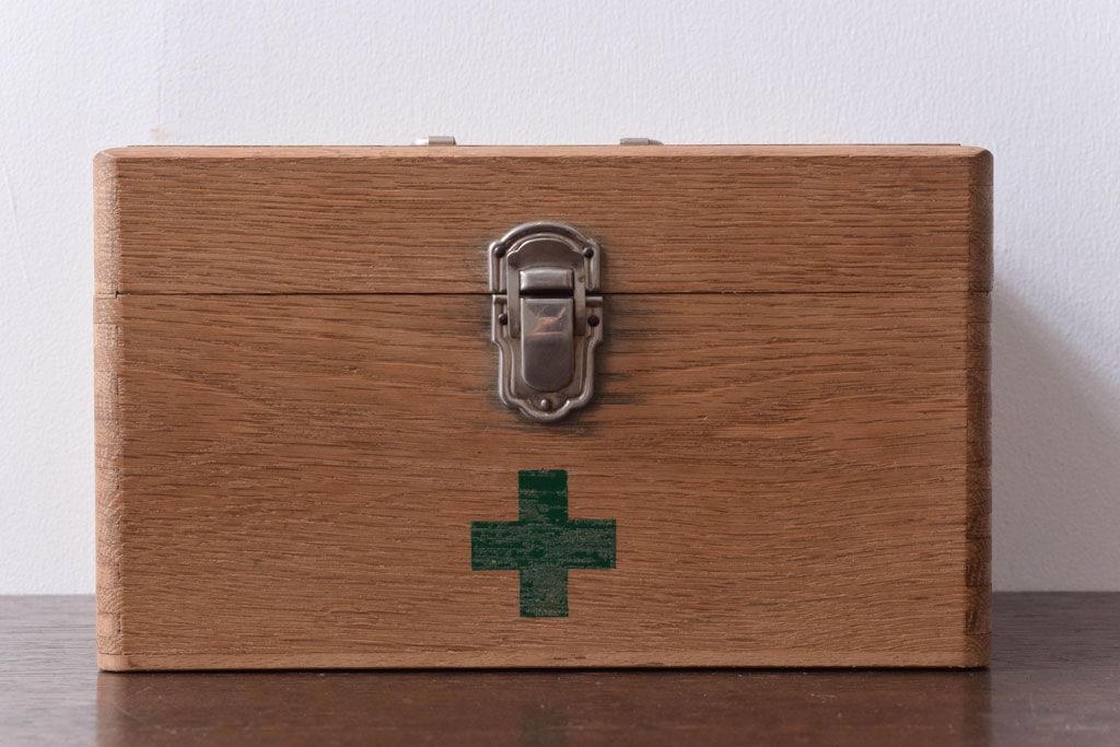 アンティーク雑貨 昭和レトロ 古い木製の小さな救急箱(木箱・小箱