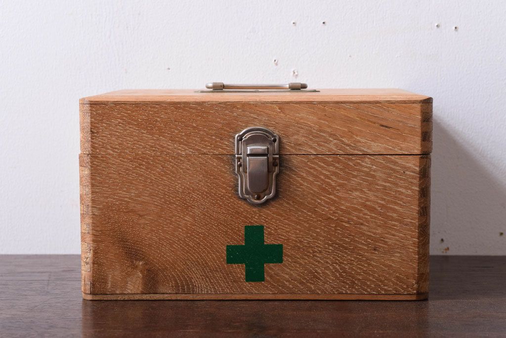 アンティーク雑貨 昭和レトロ 古い木製の小さな救急箱(木箱・小箱
