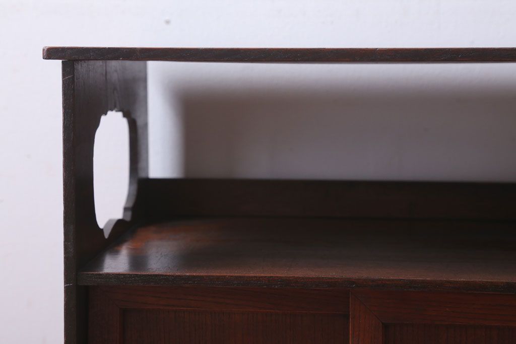 アンティーク家具　和製アンティーク　古い木の小ぶりな茶棚(収納棚)