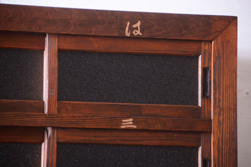 アンティーク家具　古民具・骨董　パタパタ付き!大きな縦型収納棚(げた箱)