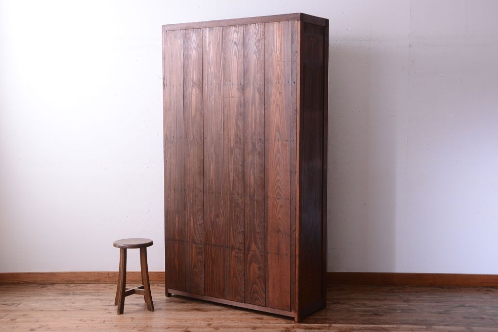 アンティーク家具　古民具・骨董　パタパタ付き!大きな縦型収納棚(げた箱)
