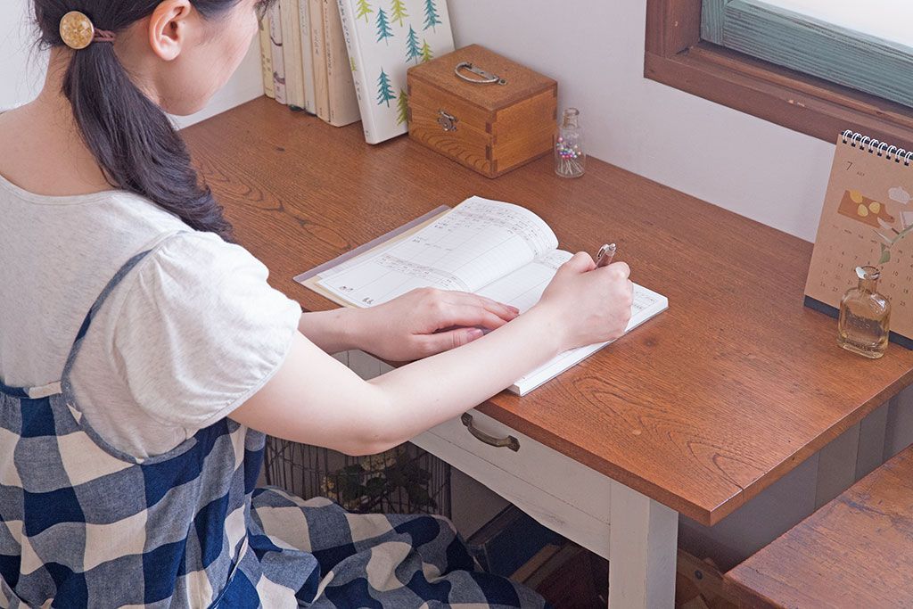 レトロ家具　アンティークペイント　古い木のレトロな平机(コンソールテーブル)